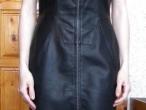 Daiktas netikros odos suknelė