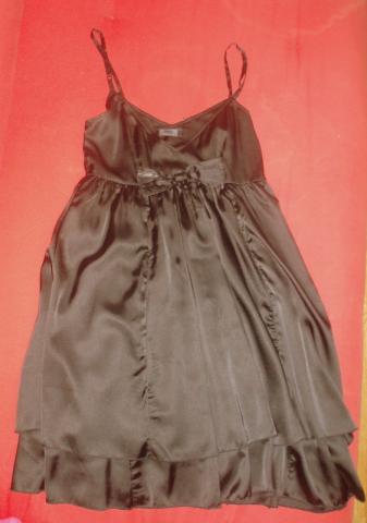 Daiktas juoda suknele