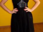 Daiktas labai grazi puosni progine suknele