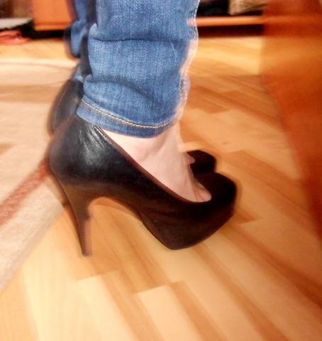 Daiktas juodi odiniai aukštakulniai