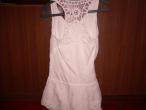 Daiktas balta , grazi suknute