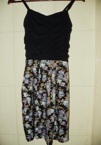 Daiktas gėlėta suknelė