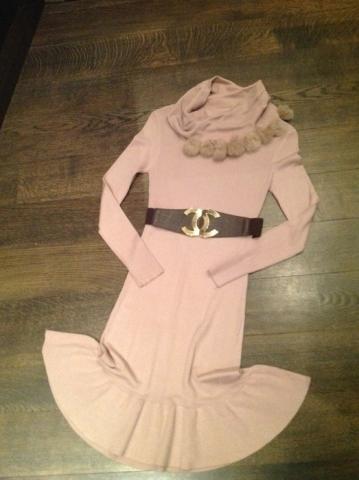 Daiktas Jauki megzta suknelė su natūralaus kailio detalėmis