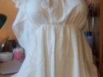 Daiktas nauja balta suknyte.