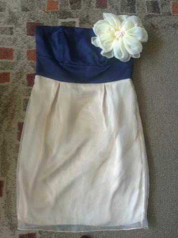 Daiktas puosni suknele su yspudinga gele