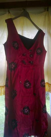 Daiktas Raudona suknele