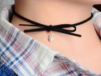 Daiktas topinis chokeris ant kaklo