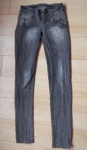 Daiktas pilkos kelnės