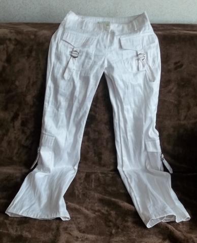 Daiktas baltos kelnes