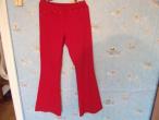 Daiktas raudonos kelnės