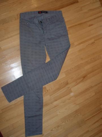 Daiktas Pilkos kelnės