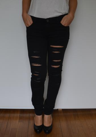 Daiktas Juodi plėšyti džinsai