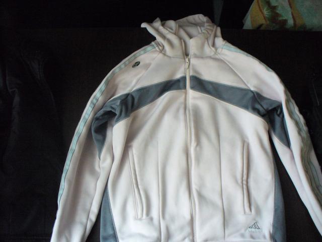Daiktas Adidas bliuzonas