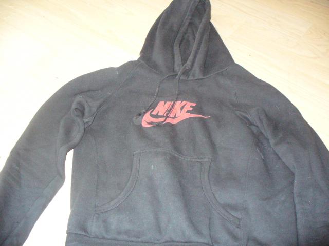 Daiktas Nike bliuzonas