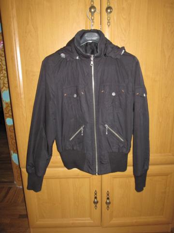 Daiktas juoda striukė