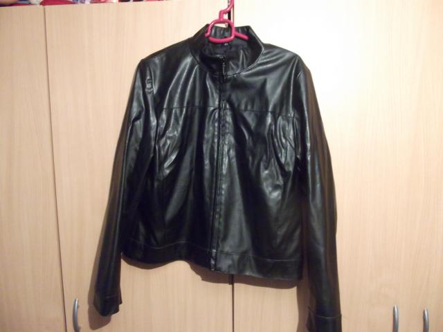 Daiktas juoda striuke