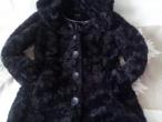 Daiktas Juodas dirbtinio kailio paltukas S