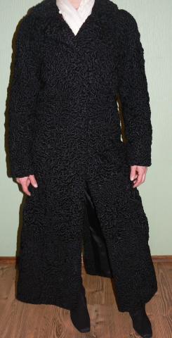 Daiktas Elegantiški ilgi juodi korakulio kailiniai