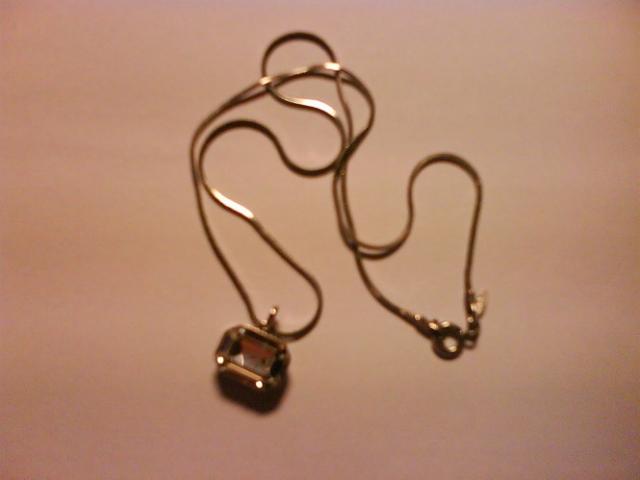 Daiktas Avon pakabukas (rez)