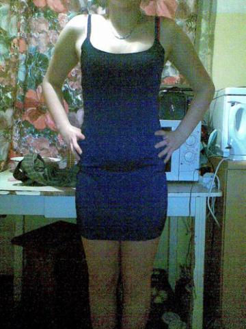 Daiktas blizgaus pavirsiaus suknele