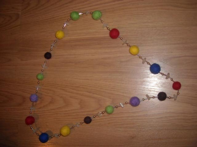 Daiktas margi karoliai