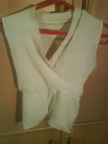 Daiktas balta maikute ,su iskirpte,S