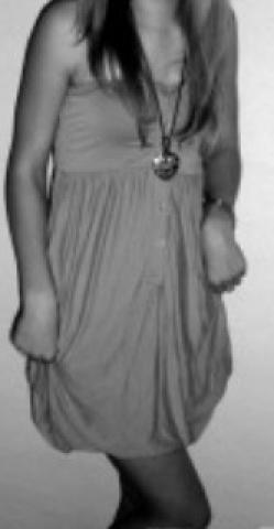 Daiktas suknele be petneseliu;]