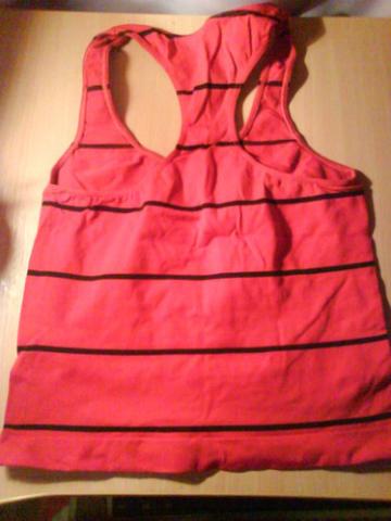 Daiktas raudona maikute M