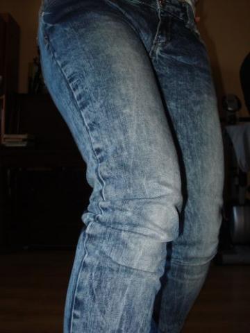 Daiktas siaurėjantys džinsai