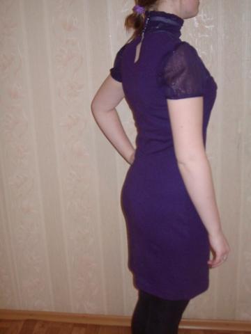 Daiktas violetine suknele