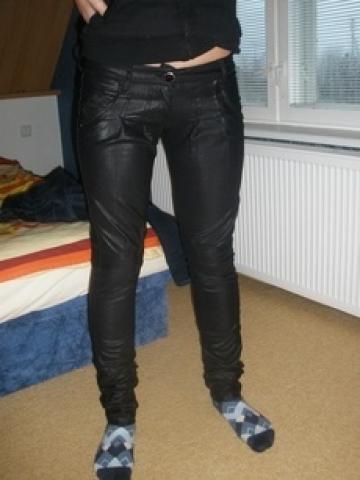 Daiktas kelnes-dzinsai