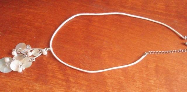 Daiktas Pakabukas iš Avon