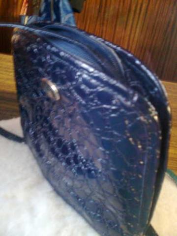 Daiktas melyna tasyte