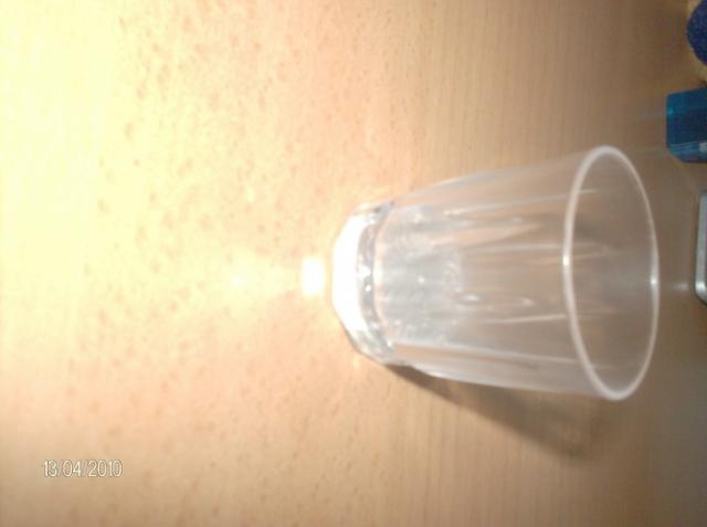 Daiktas zibantis stikliukas