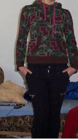 Daiktas juodos siaurejancios kelnes