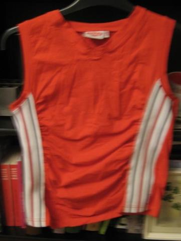 Daiktas raudona sportinė palaidinė