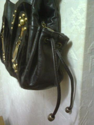 Daiktas rankines (ziur. viduj)