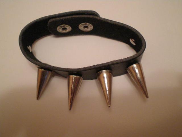 Daiktas Spygliuota apyranke