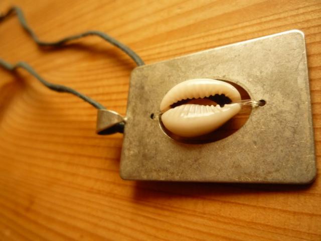 Daiktas Pakabukas su kriauklyte