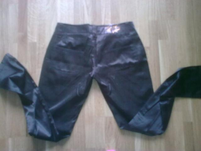 Daiktas zaros kelnes