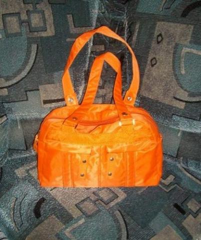 Daiktas oranžinė rankinė