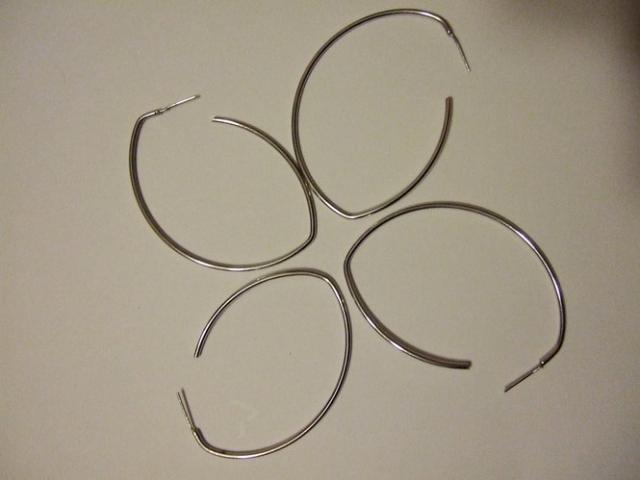 Daiktas 2 poros auskarų