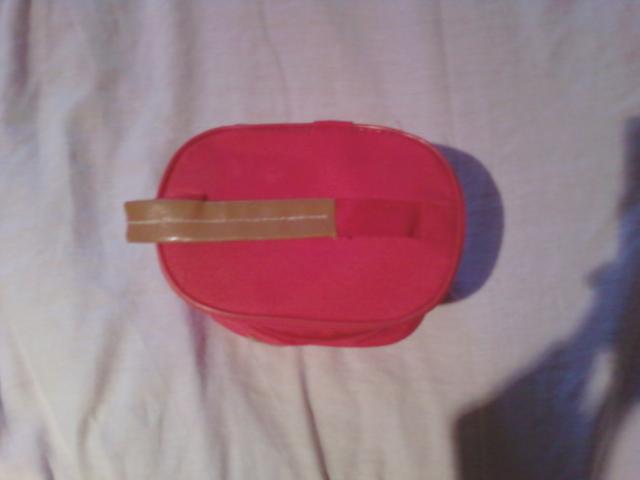 Daiktas raudona kosmetine