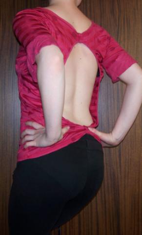 Daiktas crop town apnuoginta nugara