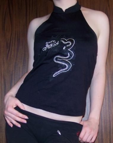 Daiktas juoda maikutė