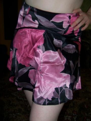 Daiktas atlasinis sijonukas