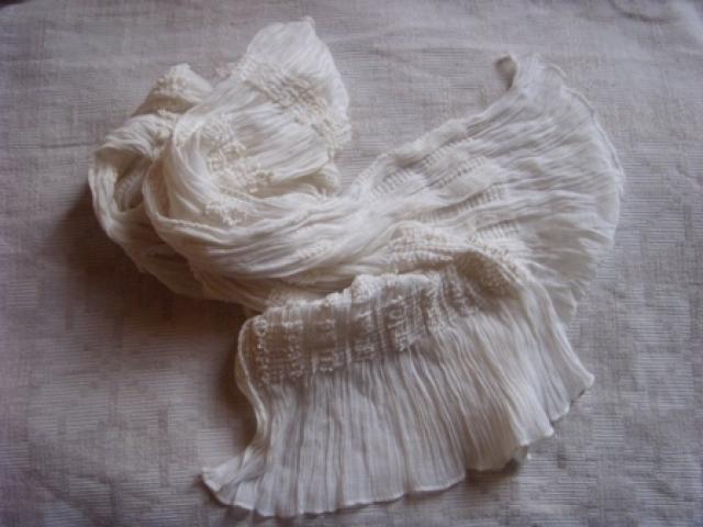 Daiktas balta skarele