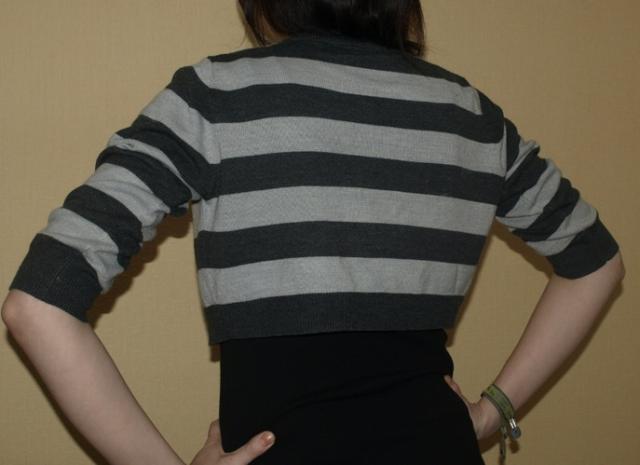 Daiktas Puikus trumpas dryžuotas megztinukas! 