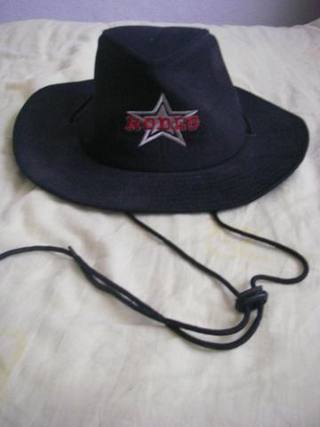 Daiktas juoda skrybele