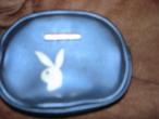 Daiktas pinigine su playboy zuikuciu:)(REZ)